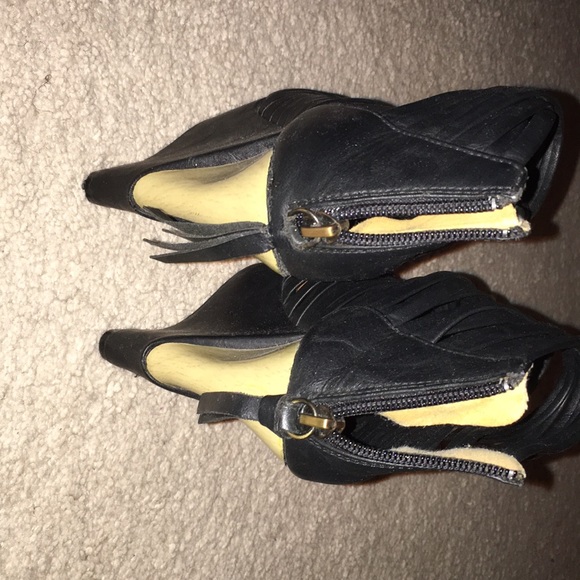 Shoes - Picture 5 of 5